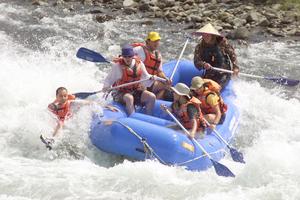 Dave falling of the raft