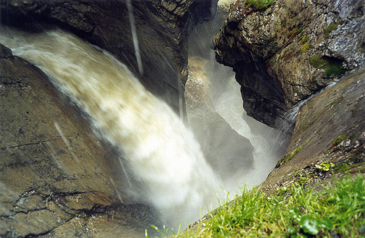 شلالات تروميل باخ وستوباخ في سويسرا من أجمل شلالات العالم 2trummel_falls1