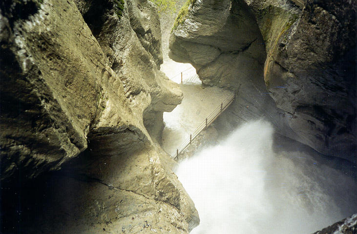 شلالات تروميل باخ وستوباخ في سويسرا من أجمل شلالات العالم 2trummel_falls4